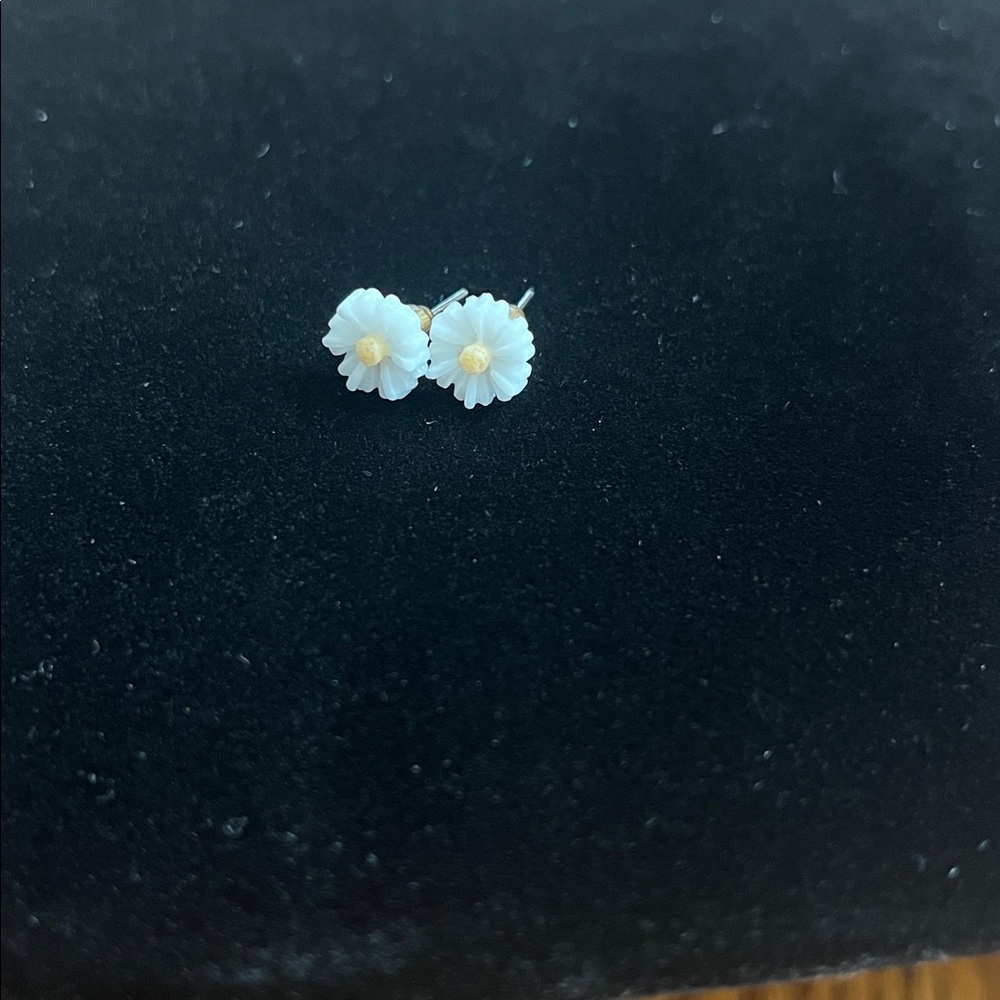 White Daisy Stud Earrings